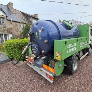 Photo camion en vidange de fosses et micro station